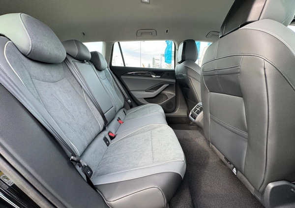 Volkswagen Passat cena 199990 przebieg: 1, rok produkcji 2024 z Kudowa-Zdrój małe 497